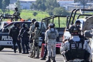 Había seis cabezas apiladas en el asfalto