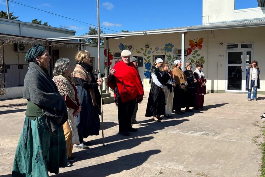 La función, que tuvo lugar en las instalaciones de la escuela, ofreció una profunda jornada de reflexión, cultura y memoria sobre la figura del Padre de la Patria.