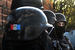 El operativo se enmarca en los patrullajes preventivos que buscan frenar el uso de armas de fuego en la ciudad.  Crédito: Flavio Raina