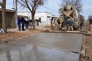 A través de este proyecto se pavimentarán siete calles, se harán nueve cuadras de cordón cuneta y trabajos de entubación y colocación de módulos premoldeados en calle 42 y avenida 71, calle 44 y 71, calle 36 y 71 y avenida 50 y 71.