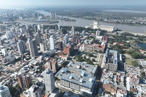 Postal aérea del macrocentro de la ciudad, con su densidad urbana.