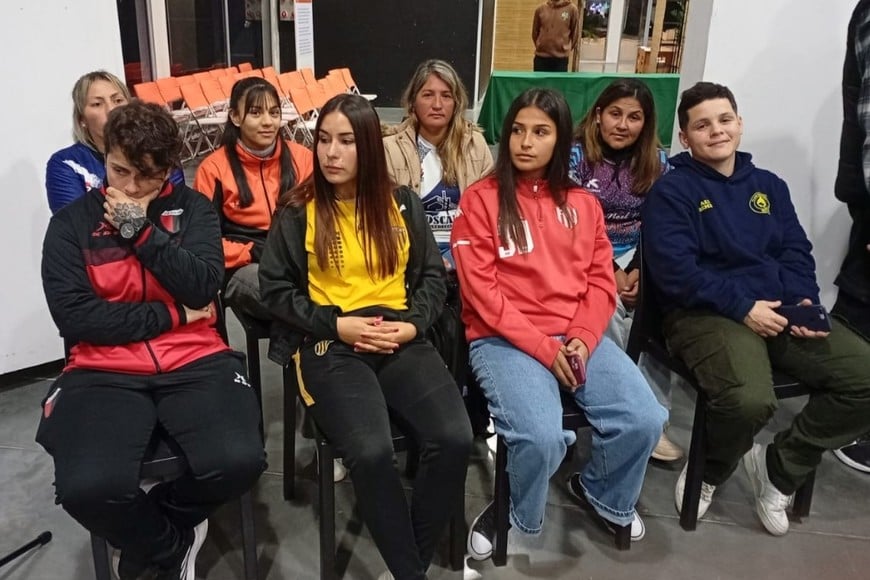 Las representantes de las ocho instituciones de la Liga Santafesina. Foto: Gentileza Prensa LSF.