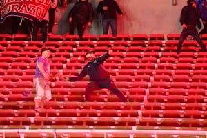 Hinchas chilenos protagonizaron los incidentes.