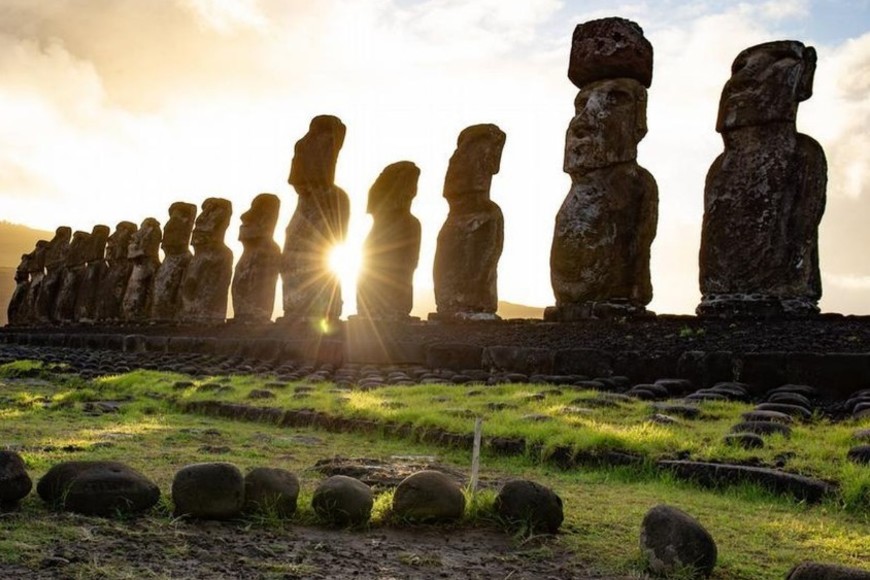 Los quince de Ahu Tongariki.  Larisa Blinova/Zoonar