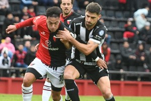 Nacho Lago se fracturó un dedo pero jugará igual. Crédito: Luis Cetraro