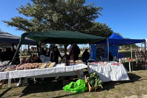 Desde alimentos frescos y de la huerta hasta delicadas artesanías, la oferta fue tan variada como el esfuerzo detrás de cada producto.