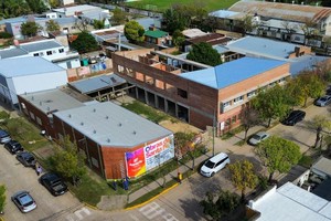 En la planta baja, se realizarán obras para el cerramiento y terminación del SUM, cantina, local destinado a club de amigos, y aula de construcciones.