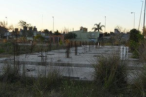 En el norte de la ciudad de Santa Fe la obra está paralizada desde finales de 2023. Foto: Manuel Fabatía