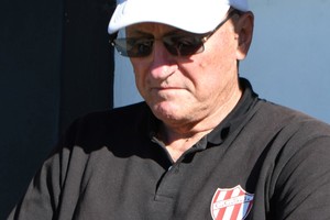 Miguel Restelli, el DT de Colón de San Justo, líder y con una importante suma de goles a su favor. Crédito: Luis Cetraro.