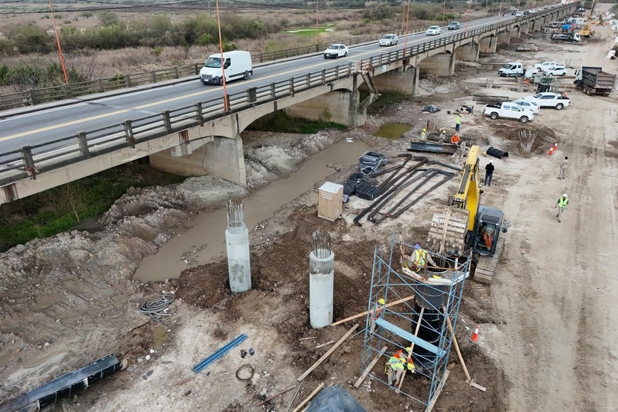 El obrador a pleno. Ya se pueden ver las columnas. Foto: Fernando Nicola