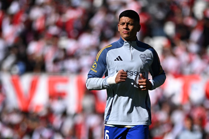 Soccer Football - Argentine Primera Division - River Plate v Boca Juniors - Estadio Mas Monumental, Buenos Aires, Argentina - April 27, 2025
Boca Juniors' Marcos Rojo during the warm up before the match REUTERS/Rodrigo Valle
