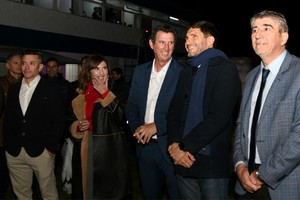 Más iluminación. Como ocurrió el día en el que se hizo la luz en la cancha Leopoldo Luque, esta ves, es el turno de la cancha 2, Pedro Pablo Pasculli. Crédito: Manuel Fabatía.