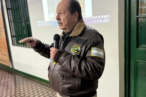Owen Crippa durante su charla en un colmado Museo "Cayetano Silva".