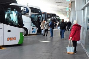 El aumento afectará a todos los servicios interurbanos en la provincia. Crédito: Guillermo Di Salvatore
