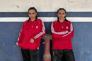 La historia de las gemelas que actuaron “En el barro”.