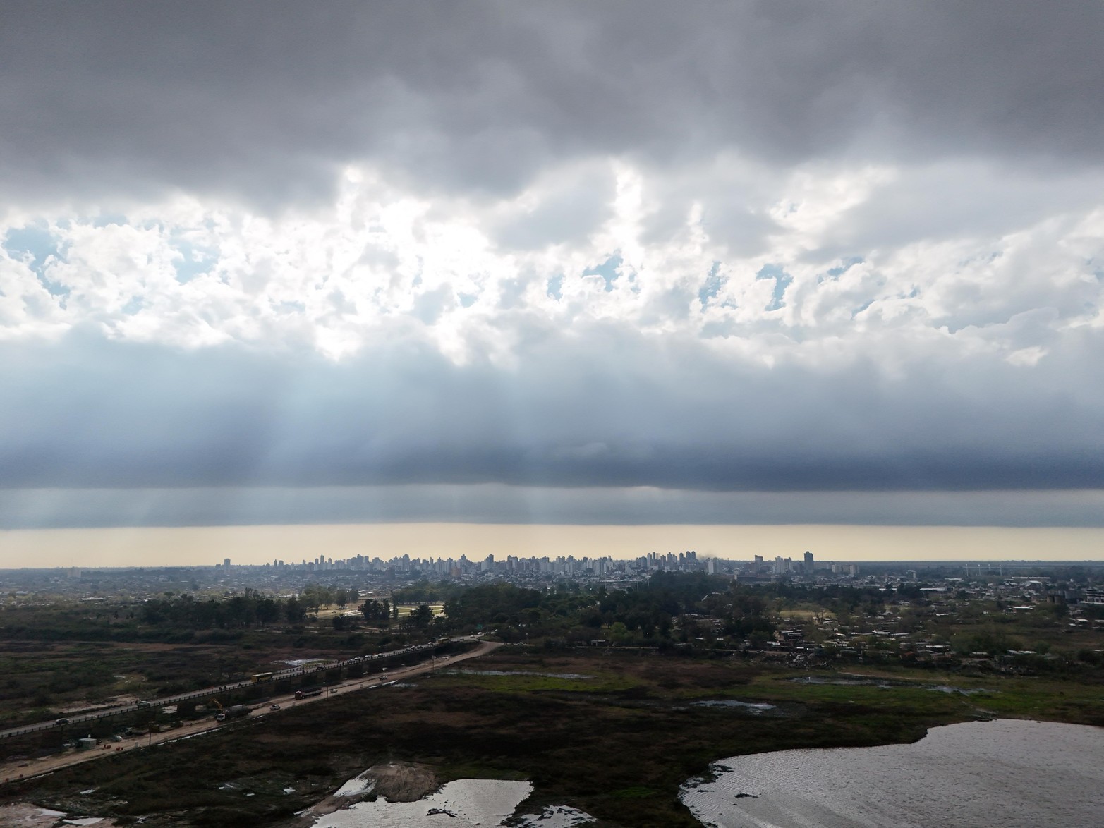 La nubes oscurecieron el cielo, pero sin las precipitaciones esperadas por el SMN.
