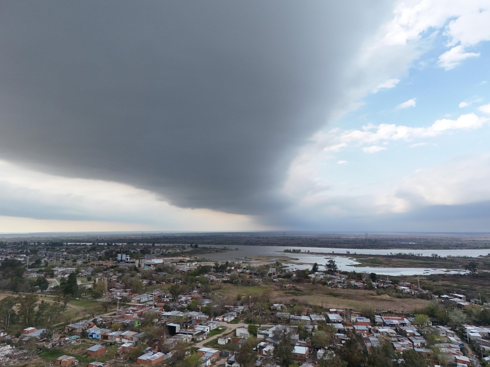Las nubes dijeron presente este viernes por la mañana de forma sorpresiva.