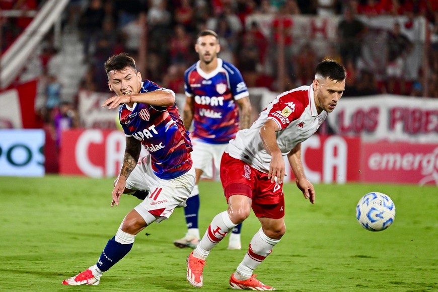 Mateo Del Blanco en acción en el último Unión-Huracán, jugado en Parque Patricios. Crédito:Juan Foglia.