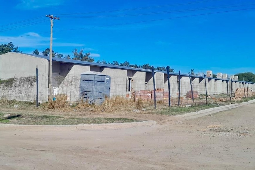 Las viviendas se construyen en la manzana delimitada por las calles San Martín, Santiago Gilli, Mario Locatelli y Pasaje Público.