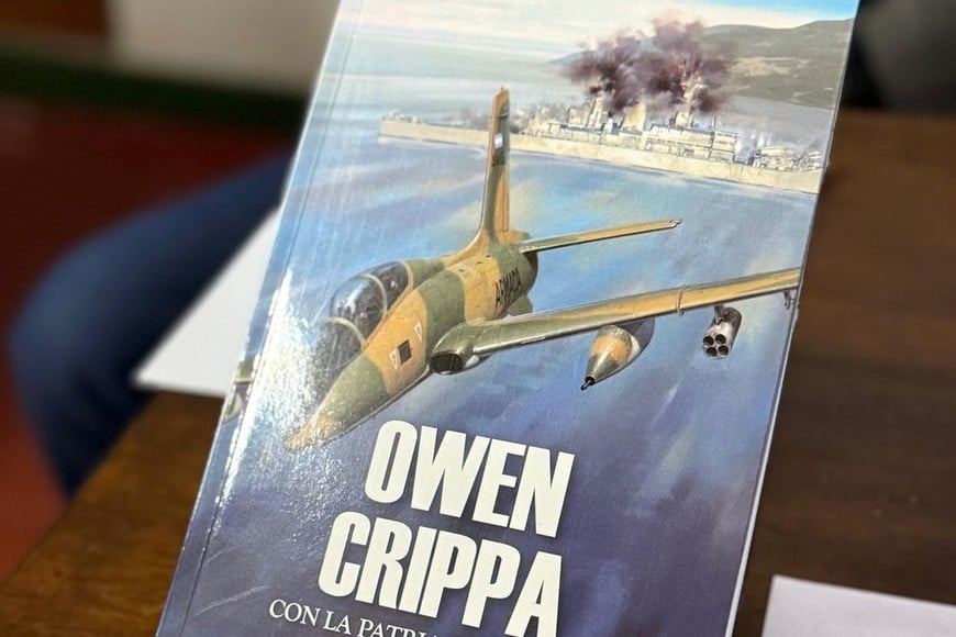 Owen Crippa durante su charla en un colmado Museo "Cayetano Silva".