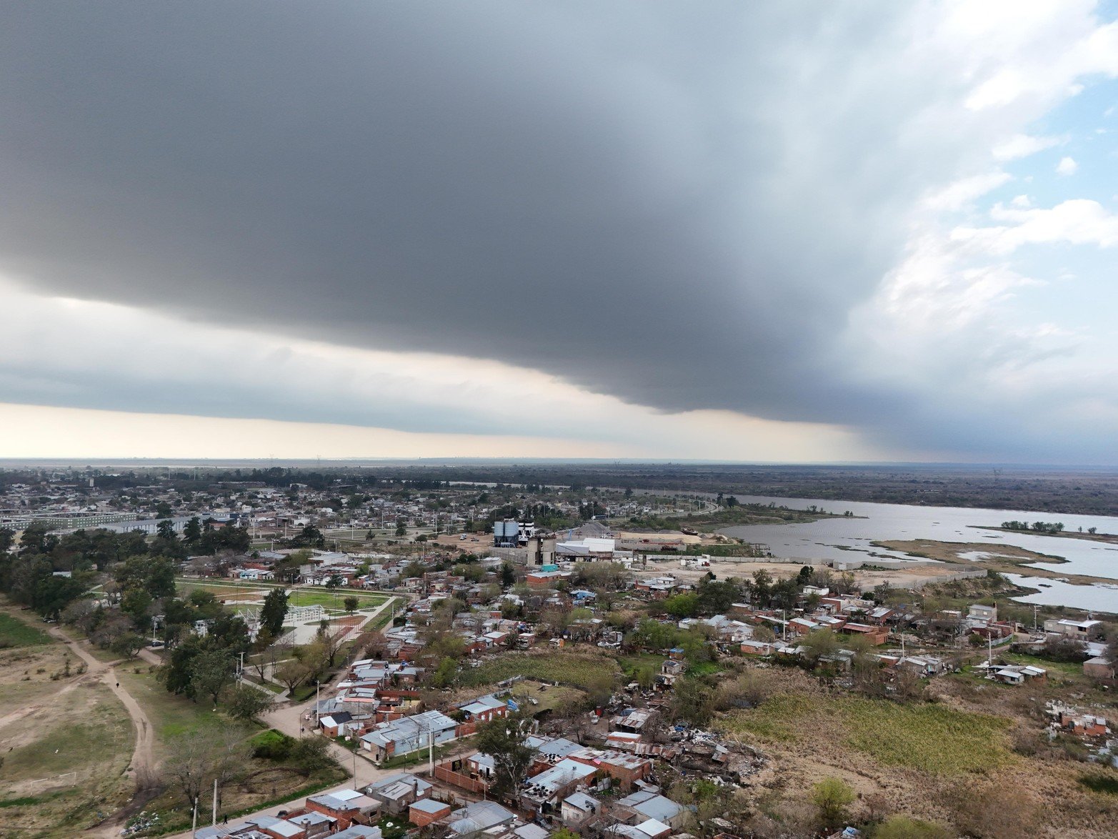 La nubes oscurecieron el cielo, pero sin las precipitaciones esperadas por el SMN.
