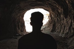 "La cueva donde vivo es bastante oscura..."