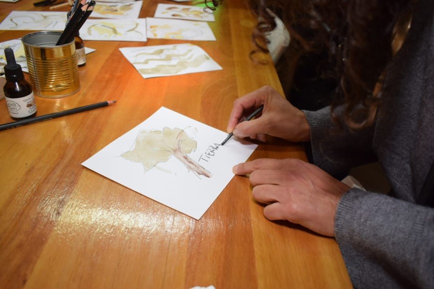 : “Santa Fe es el liso, el alfajor, la cumbia; pero también es su entorno, su naturaleza, sus humedales, sus ríos, sus islas. Por eso venimos a celebrar lo que somos, porque creemos que es necesario revalorizar nuestra identidad, nuestro entorno y nuestra cultura”, dijo Mondino. Foto: Manuel Fabatia