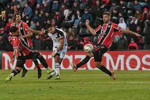 Sabaleros y Funebreros en una dura parada en el Brigadier. Crédito: Carolina Niklison