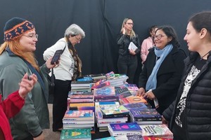 La Feria del Libro de Vera volvió con una nueva edición, organizada por "Espacio Abierto" y con el lema "Leer hoy: mismos vínculos, nuevas formas"