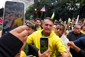 Former Brazilian President Jair Bolsonaro appears at a demonstration against his judicial process and to demand the amnesty of all accused of taking part in the allegedly conspiring to overthrow the government, in Sao Paulo, Brazil, April 6, 2025. REUTERS/Alexandre Meneghini