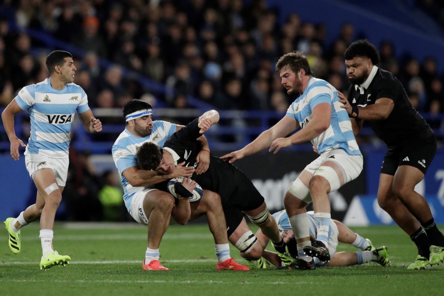 Rugby Union - Rugby Championship - Argentina v New Zealand - Jose Amalfitani Stadium, Buenos Aires, Argentina - August 23, 2025
New Zealand's Scott Barrett in action with Argentina's Nahuel Tetaz Chaparro REUTERS/Pedro Lazaro Fernandez
