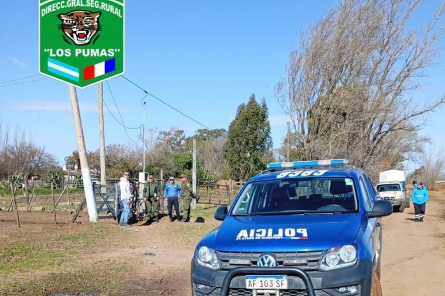 Los agentes llegando al operativo.