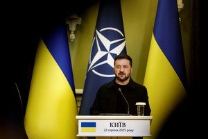 Ukrainian President Volodymyr Zelenskiy speaks at a press conference with NATO Secretary General Mark Rutte (not pictured), amid Russia's attack on Ukraine, in Kyiv, Ukraine, August 22, 2025.  REUTERS/Thomas Peter