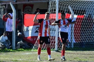 En Sauce Viejo. Colón de San Justo venció a Vecinal Gálvez y jugará un partido final con Sanjustino. Crédito: Luis Cetraro