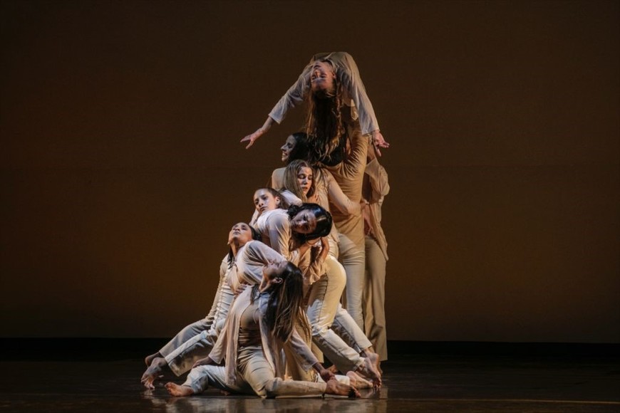 Vendaval cumple 10 años de creación e inspiración y lo celebra con “Viva la vida”, retomando el universo de Frida Kahlo.