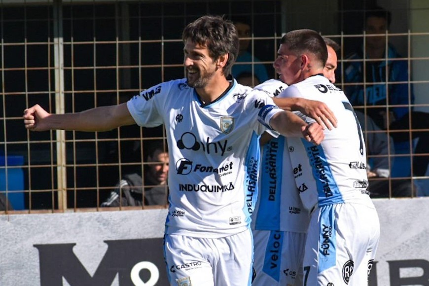 La Crema busca dar el golpe de local.