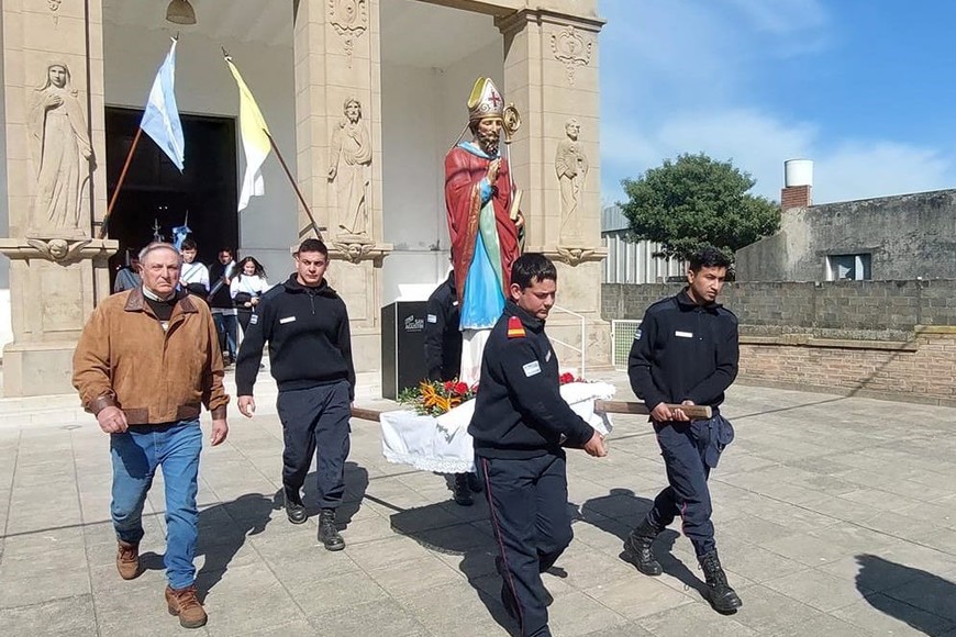 "En el marco del festejo en honor nuestro santo patrono la celebración se inicia a partir de las 10 horas con el acto en las explanadas de nuestra capilla", expresó Osta.