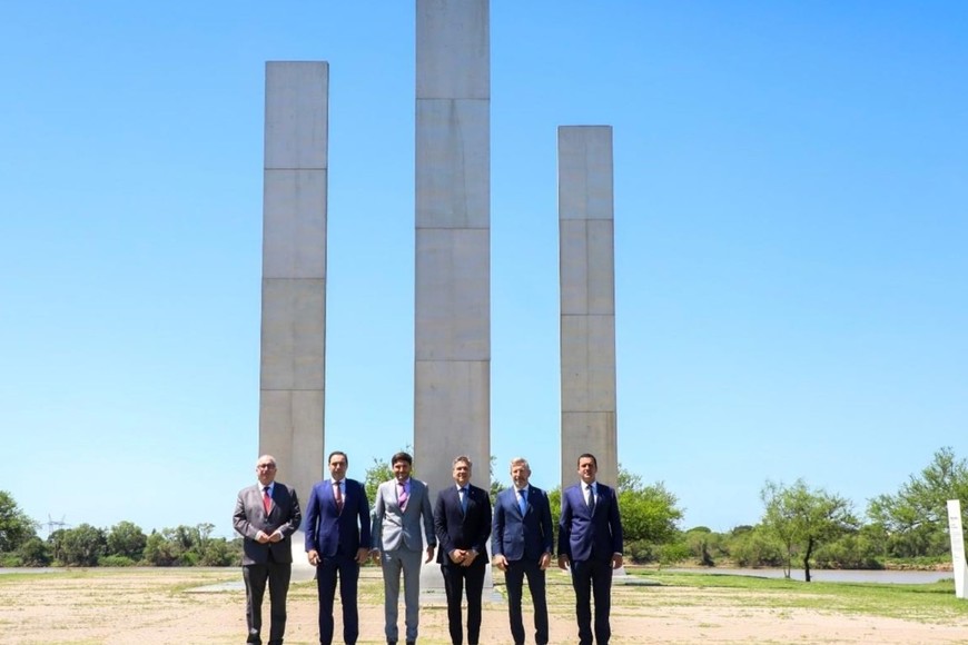 El 16 de octubre se creó formalmente la Región Litoral, con el Museo de la Constitución de Santa Fe como fondo. Allí estuvieron los gobernadores Maximiliano Pullaro (Santa Fe), Leandro Zdero (Chaco), Gustavo Valdés (Corrientes), Rogelio Frigerio (Entre Ríos), Hugo Passalacqua (Misiones) y el vicegobernador de Formosa, Eber Solis, en representación del mandatario de esa provincia, Gildo Insfrán.
