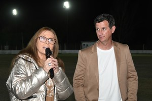 Claudia Giaccone y Leandro Birollo, momento en el que las luces se encendieron y la noche se hizo de día. Crédito: Manuel Fabatía.