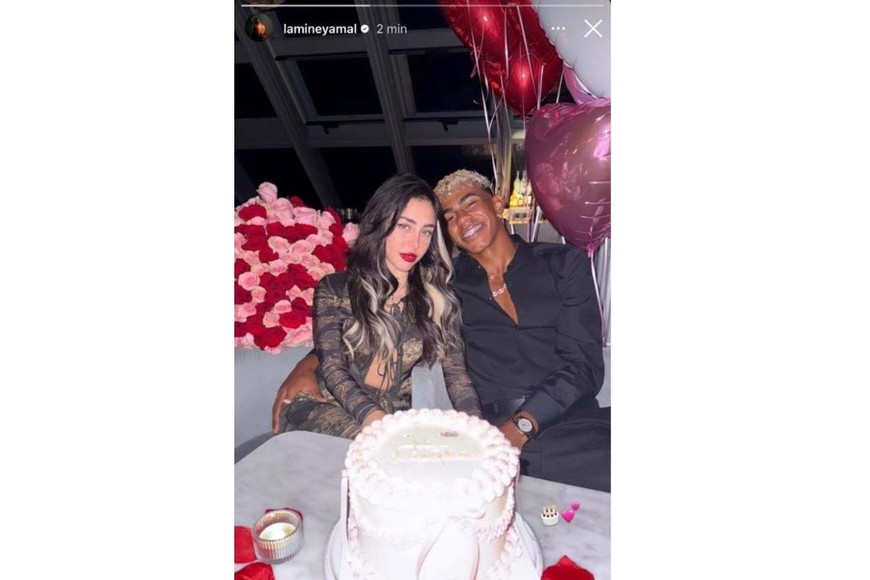 El futbolista sorprendió con un gesto que oficializó públicamente su romance.