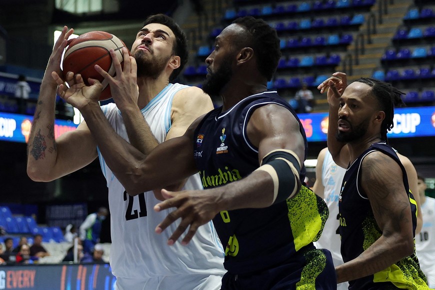 Basketball - FIBA AmeriCup 2025 - Group C - Argentina v Colombia - Polideportivo Alexis Arguello, Managua, Nicaragua - August 25, 2025
Argentina's Juan Fernandez in action with Colombia's Michaell Jackson REUTERS/Luisa Gonzalez