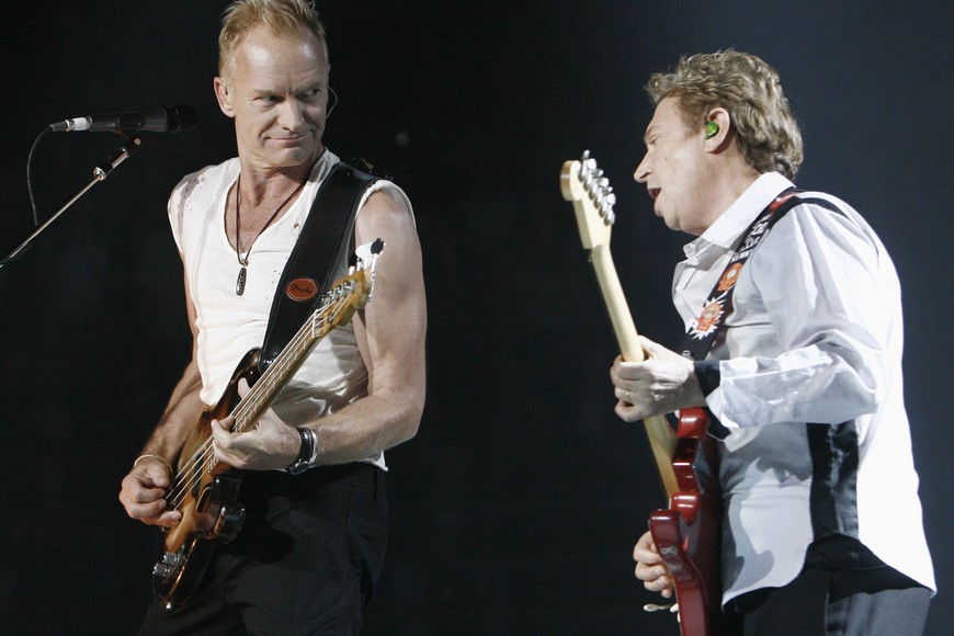 sting and guitarist andy summers (r) perform during the opening concert of the police reunion tour in vancouver, british columbia, may 28, 2007.  reuters_andy clark (canada)  no magazine usage before june 15, 2007 sting andy summers gira tour reaparicion grupo banda the police vancouver canada recital show concierto musica musico musicos cantante guitarrista