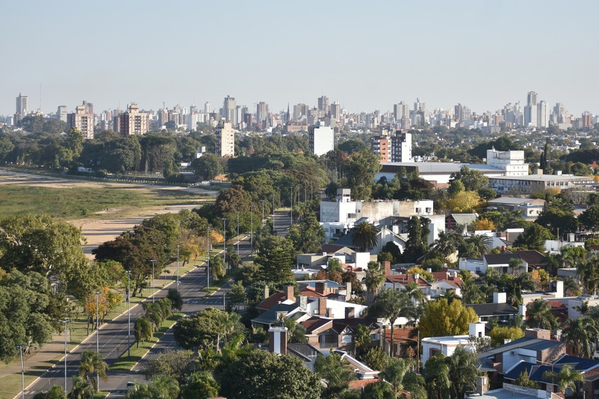 Postal aérea de la avenida de la Costanera Oeste.