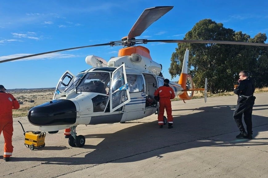 El helicóptero fue asistido por un avión que monitoreó todo el operativo.