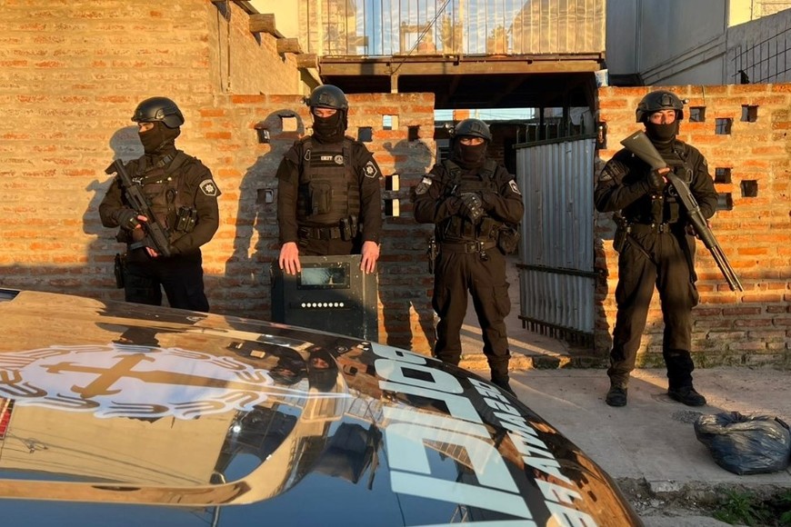 La banda operaba de la siguente manera: robaba una moto y luego extorsionaba a la víctima para que pague un rescate.