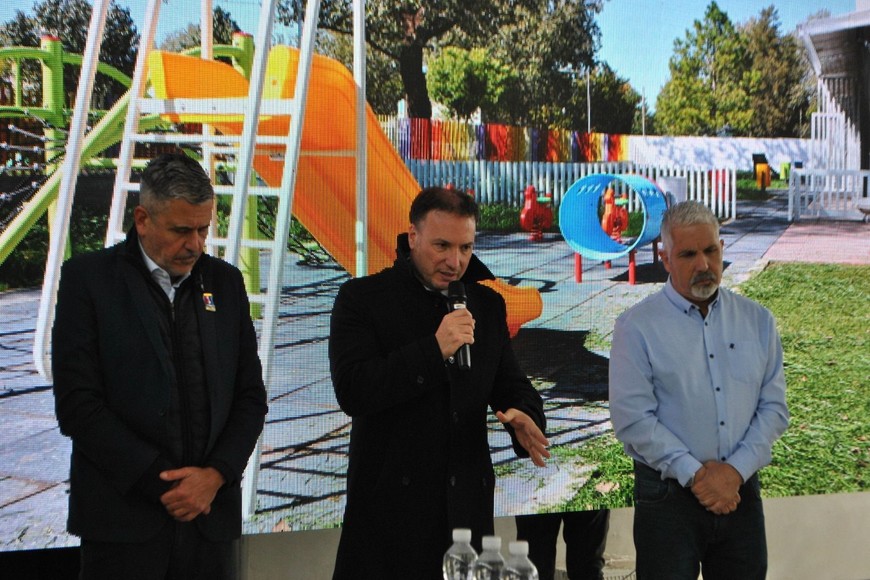 “Esta es una de las tantas obras que estaban paradas y que estamos reactivando, porque así lo decidió el gobernador Pullaro", afirmó Enrico.