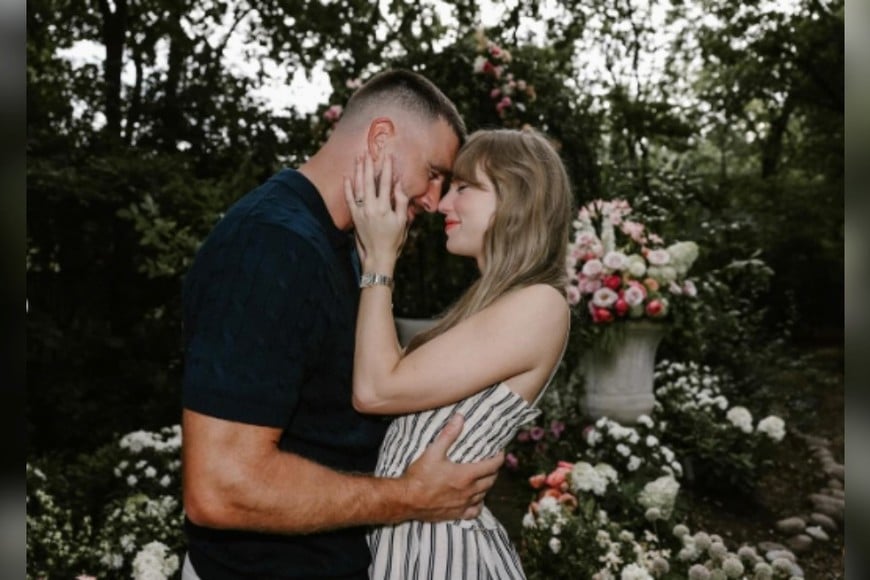 Taylor Swift y Travis Kelce Crédito: @taylorswift @killatrav