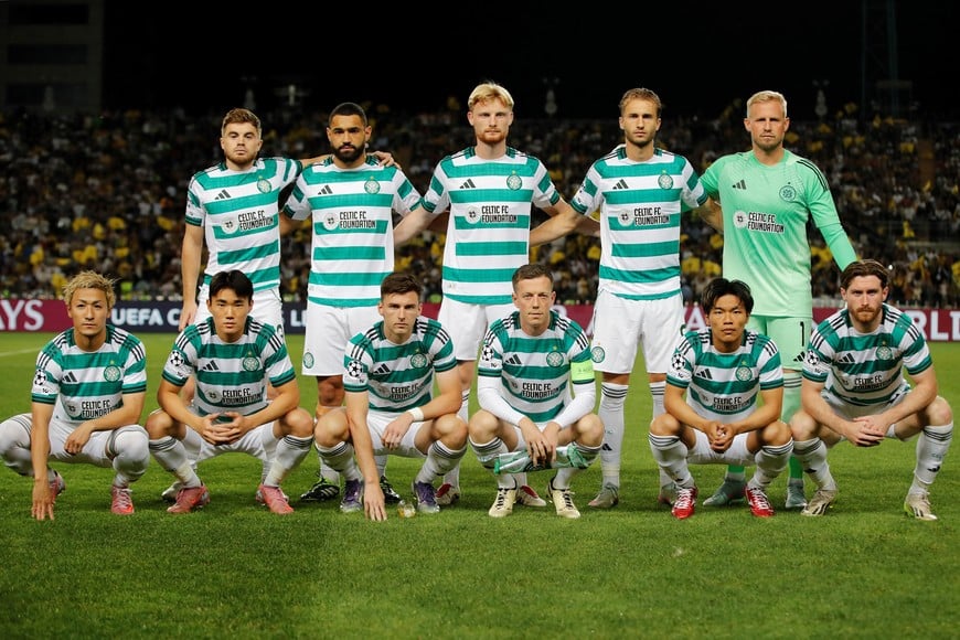 Soccer Football - UEFA Champions League - Play Off - Second Leg - Kairat v Celtic - Ortalyk Stadion, Almaty, Kazakhstan - August 26, 2025
Celtic players pose for a team group photo before the match REUTERS/Pavel Mikheyev