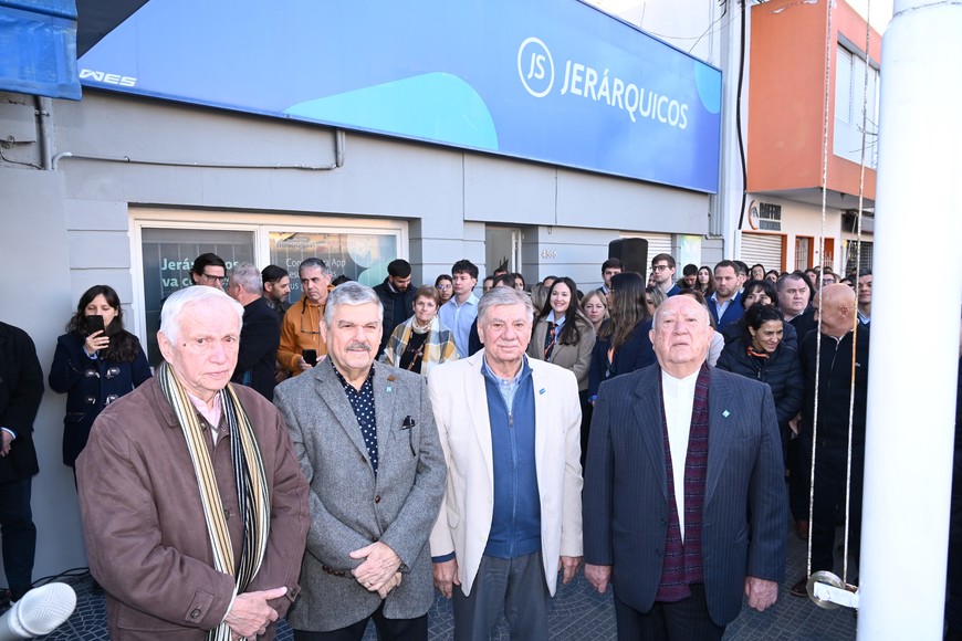 Juan José Sagardía encabezó el acto conmemorativo frente a la sede central. Crédito: Flavio Raina.