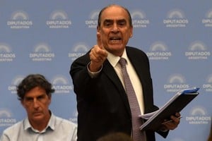 Guillermo Francos responderá más de mil preguntas de diputados en su tercer informe de gestión. Foto: Gentileza